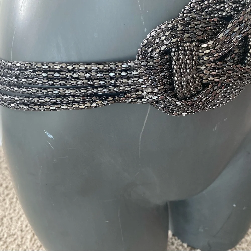 Danier Metallic Beaded Knot Belt/ woman’s one size - Picture 4 of 12